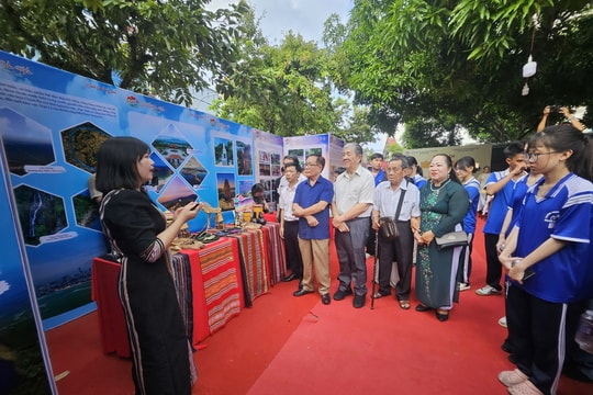 Kết nối văn hóa qua những sắc màu di sản