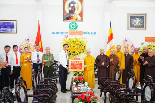 Lãnh đạo Đà Nẵng chúc mừng Đại lễ Phật đản Phật lịch 2570