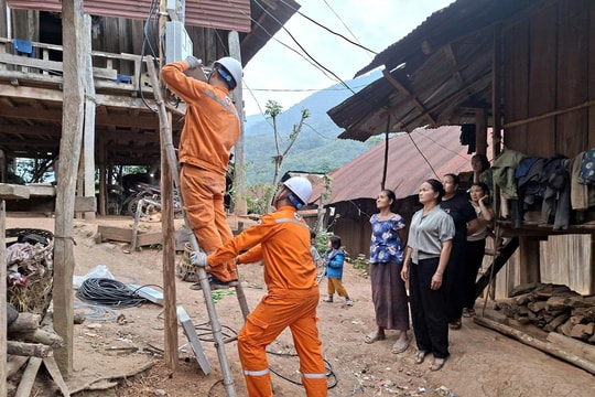 Những con sóng nơi đầu núi: Để chính sách không còn đi bộ vào bản (Bài 1)