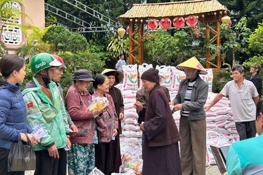 Mùa Phật đản: Khi lòng từ bi nở ra từ những việc thiện lặng thầm