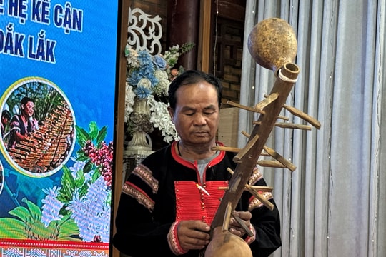 "Kho nhạc cụ sống" của buôn Tùng Tăh