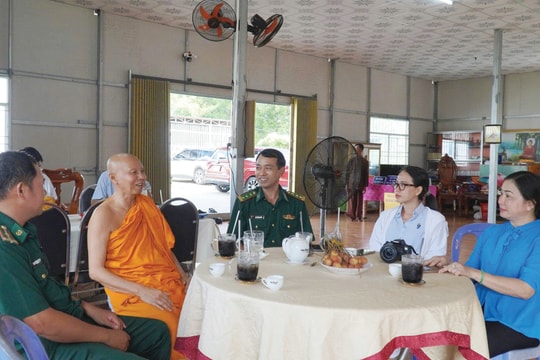Ánh sáng Phật pháp nơi đảo ngọc
