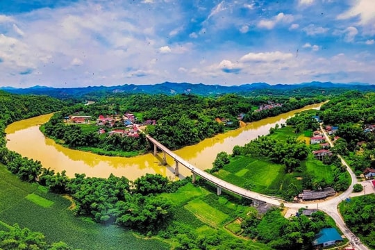 Sắp xếp thôn, tổ dân phố ở miền núi: Không chỉ là bài toán giảm đầu mối