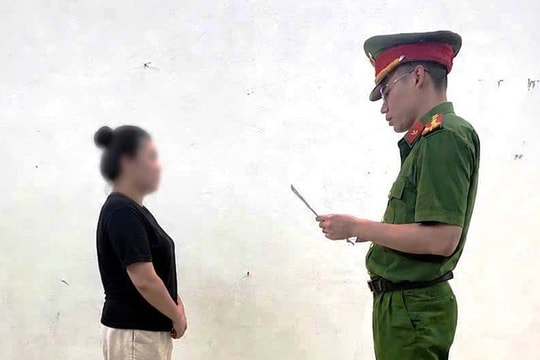 Khởi tố người phụ nữ tàng trữ sừng tê giác trắng