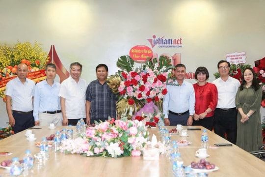Thứ trưởng Bộ Dân tộc và Tôn giáo Y Thông chúc mừng các cơ quan báo chí của ngành