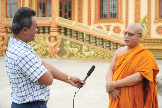 Ngòi bút "chuyên chở" tình quê