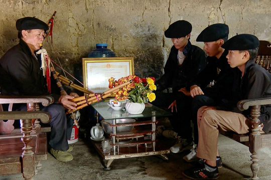 Nghệ nhân người Mông dùng tiếng khèn để xóa hủ tục, đổi thay cả bản làng