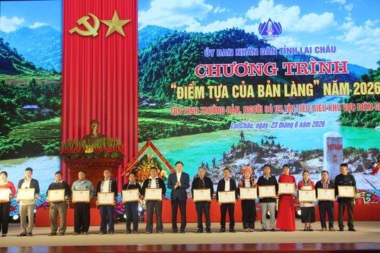 Tôn vinh những “cột mốc sống” nơi biên cương