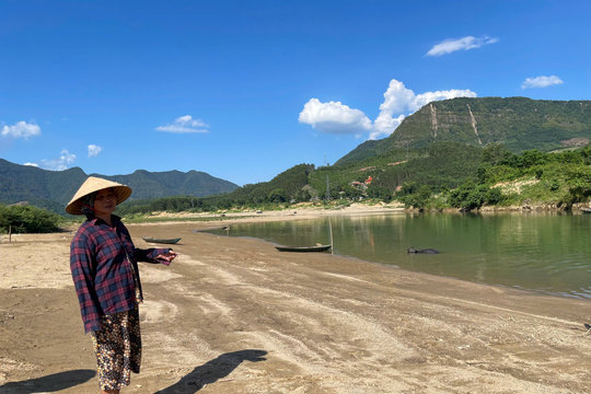 “Lụy đò” bên dòng sông Bung