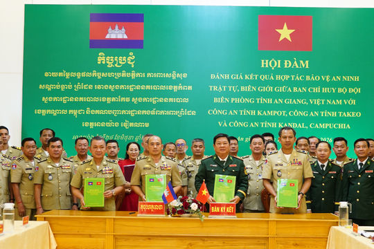 Chung tay giữ bình yên biên giới Tây Nam