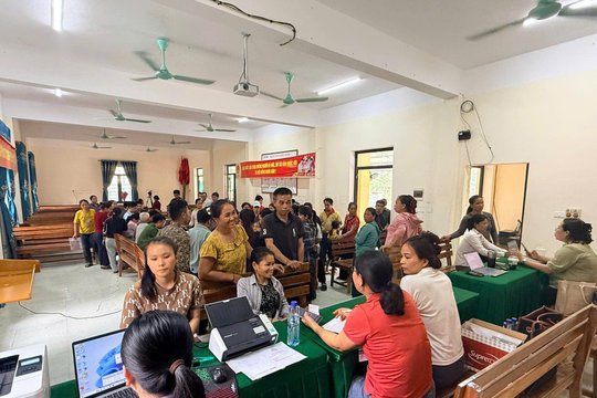 Mang “một cửa” lên bản biên giới: Có người gần 70 tuổi mới được khai sinh