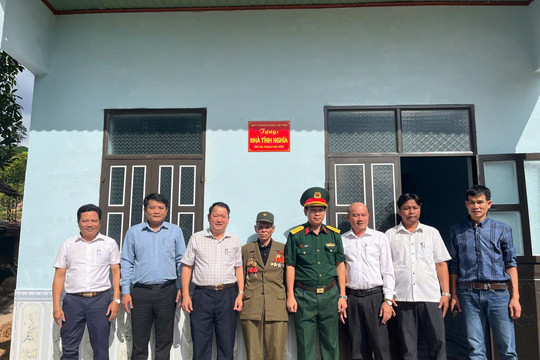 Quảng Ngãi: Bàn giao 7 căn nhà cho con đẻ của người hoạt động kháng chiến bị nhiễm chất độc hóa học