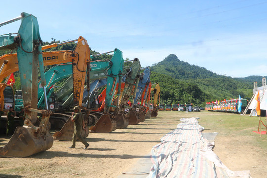 Khởi công tuyến giao thông qua các xã miền núi Tây Đà Nẵng