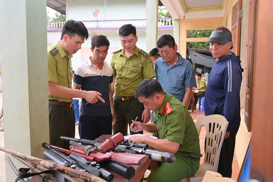 40 khẩu súng săn được người dân tự nguyện giao nộp