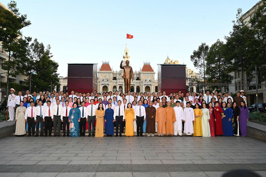 Tri ân Chủ tịch Hồ Chí Minh nhân kỷ niệm 50 năm mang tên Bác