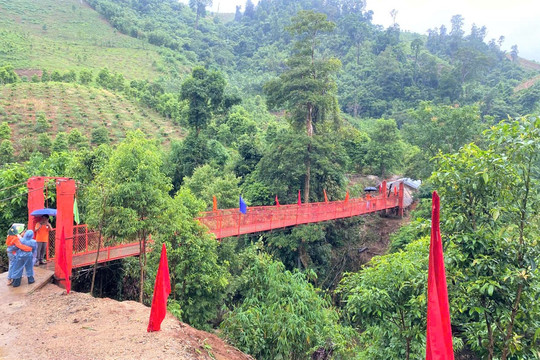 Những cây cầu treo nghĩa tình ở xã biên giới Đăk Long
