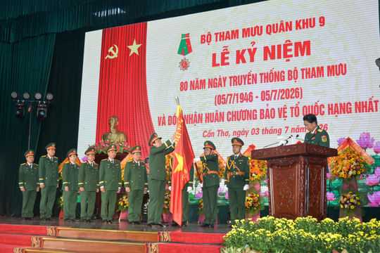 Bộ Tham mưu Quân khu 9 đón nhận Huân chương Bảo vệ Tổ quốc hạng Nhất