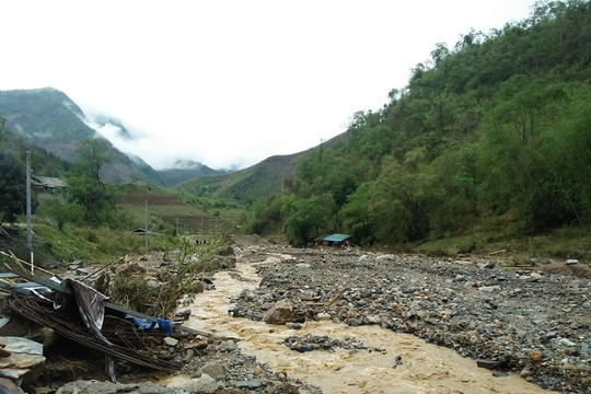 Lai Châu: Trang bị kiến thức về phòng, chống thiên tai cho Người có uy tín, trưởng bản
