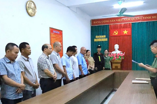 Phó Chủ tịch xã cùng nhiều người bị bắt vì tham ô tiền công đức