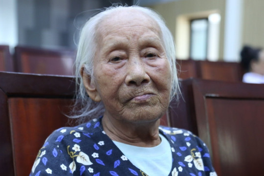 Hơn nửa thế kỷ lập bàn thờ không ảnh, người phụ nữ mòn mỏi tìm hai em liệt sĩ