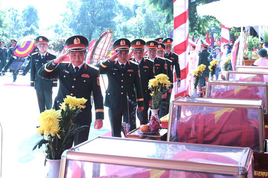 Lần theo ký ức, tìm đồng đội trên đất Hủa Phăn