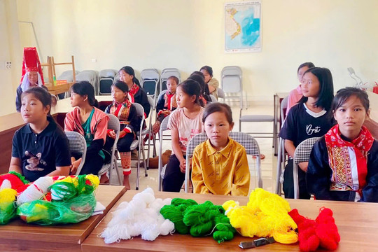 Hoành Mô mở lớp thêu truyền thống cho thanh thiếu nhi