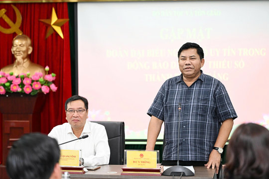 Người có uy tín giữ “trận địa” niềm tin trên không gian mạng