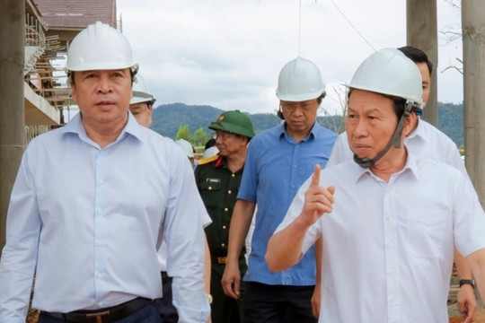 Phó Thủ tướng Lê Tiến Châu kiểm tra trường vùng biên, thăm gia đình chính sách