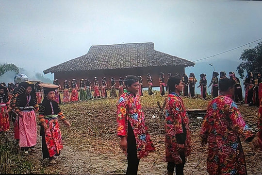 [Podcast] Người Lô Lô đen mặc đẹp, nhảy múa trong đám ma tươi
