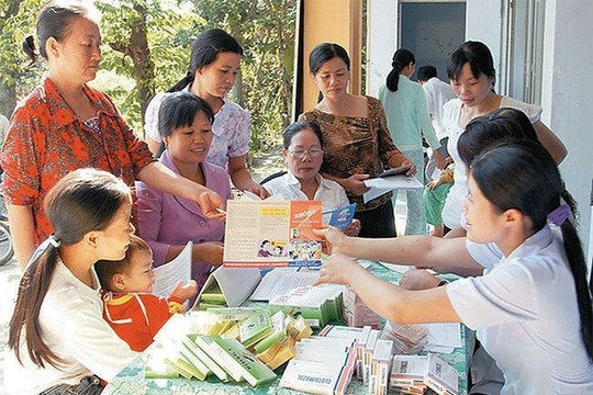 Đề xuất chính sách khuyến khích, khen thưởng đối với tập thể, cá nhân thực hiện tốt công tác dân số