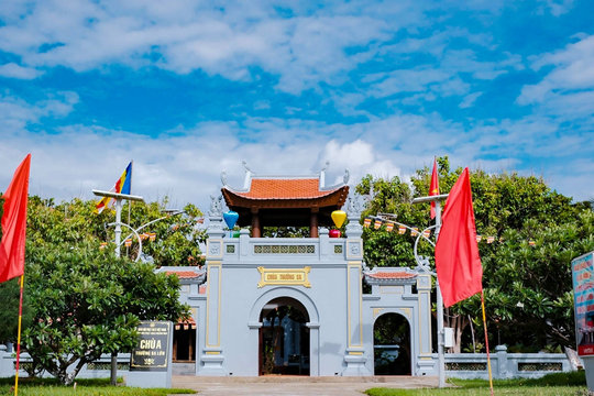 Tiếng chuông neo giữ lòng người giữa Trường Sa