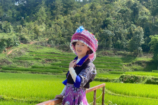 Cô gái Mông gen Z và giấc mơ triệu view từ "thanh âm bản làng"