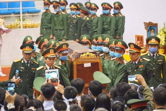 Những người viết tiếp phẩm chất anh hùng trong thời bình