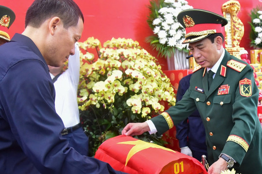 Đại tướng Phan Văn Giang yêu cầu tăng tốc tìm kiếm hài cốt liệt sĩ tại Đồng Nai