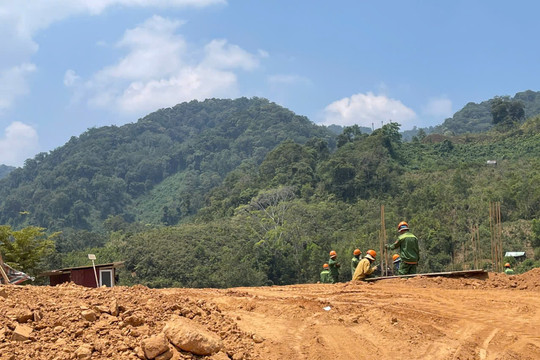 Đà Nẵng tăng tốc hoàn thành 6 trường nội trú vùng biên