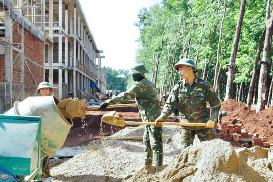 “Nhiệm vụ kép” gấp rút tại các trường nội trú biên giới Gia Lai