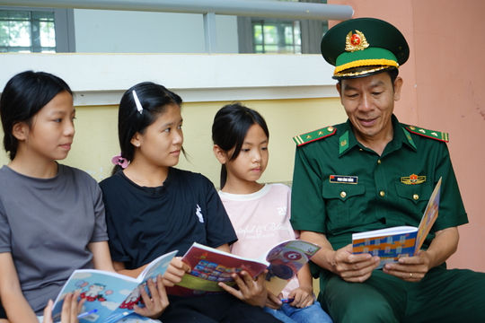 Lớp học đặc biệt ở Đồn Biên phòng Ia Púch