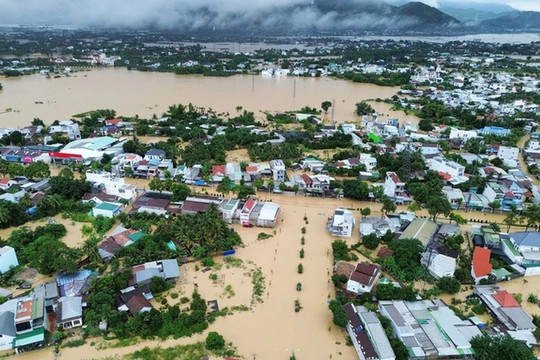 Các tỉnh Trung bộ cần chủ động các phương án ứng phó với mưa lớn, lốc, sét, gió mạnh trên biển