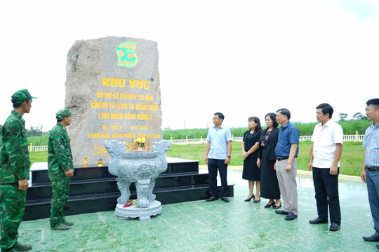 Hành trình về địa chỉ đỏ lan tỏa giá trị truyền thống