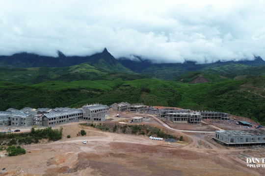 Thiếu nhân công lành nghề, Trường Nội trú liên cấp Dân Hóa gặp áp lực về đích đúng hạn