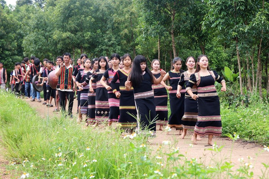Ra mắt Câu lạc bộ Văn hóa dân gian dân tộc Xơ Đăng