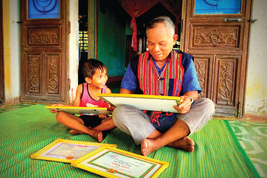 “Ngọn đuốc sáng” giữa bản làng