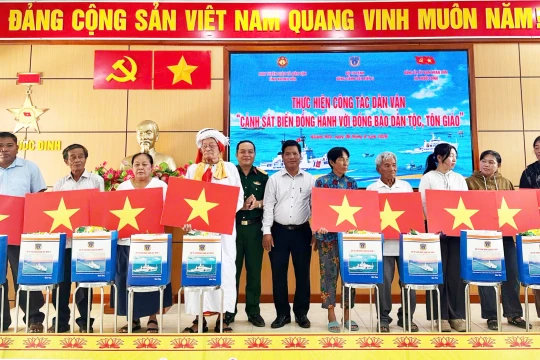 Cảnh sát biển đồng hành với đồng bào dân tộc, tôn giáo