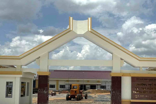 Học sinh xã biên giới ở Đắk Lắk đi học trên 15 km được hỗ trợ 240.000 đồng/tháng