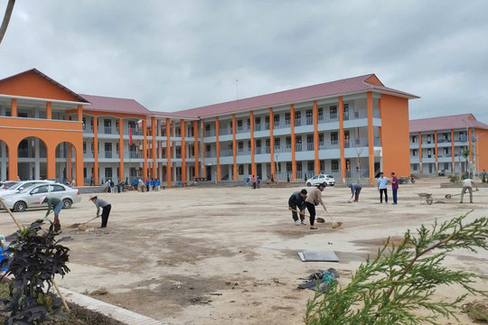 Khối lượng thi công các trường nội trú liên cấp tại Điện Biên đạt 73 - 95%