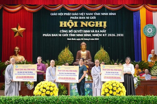 Phân ban Ni giới GHPGVN tỉnh Ninh Bình trao 180 triệu đồng xây nhà tình nghĩa