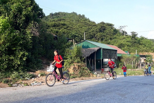 Hỗ trợ học tập cho các dân tộc rất ít người: Bỏ trống tuổi nhà trẻ, hụt một điểm tựa