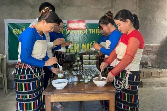 Từ hũ muối mắc khẻn đến khát vọng làm giàu ở bản làng xứ Thanh