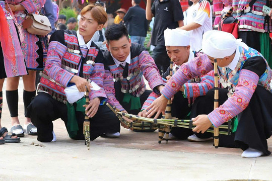 Màn đồng diễn ném pao của dân tộc Mông sẽ diễn ra vào dịp 2/9 tại Mộc Châu