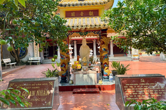 Phía sau một lối sống biết đủ
